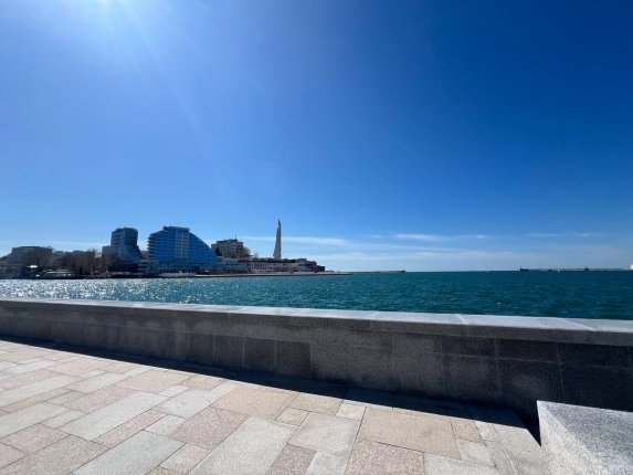 Выставка "Под Крымским небом" открылась в Симферополе