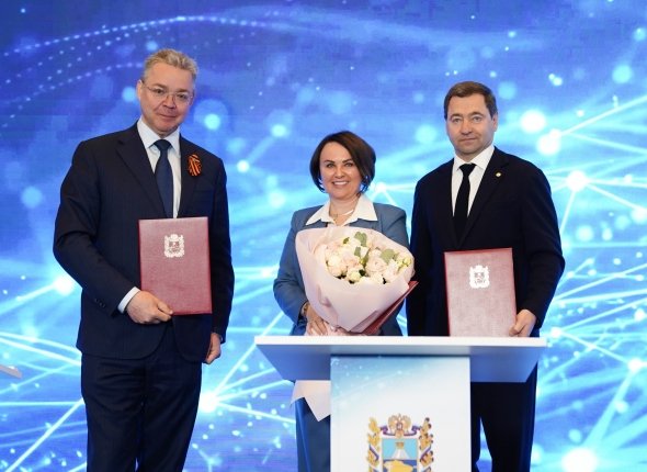 "Будущее литературы - за большими проектами Дальнего Востока и космонавтикой"