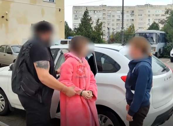 Девушка из Санкт-Петербурга, обманутая аферистами, обокрала дом в Севастополе