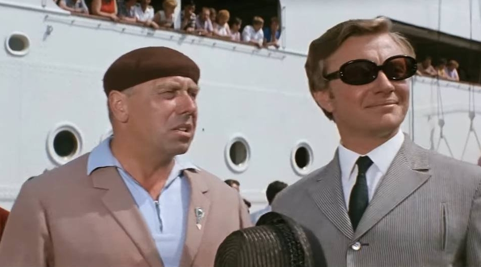 Тематическое фото кадр из фильма &quotБриллиантовая рука&quot (18+)