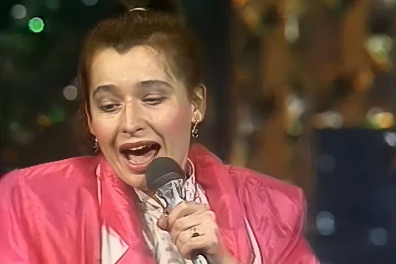 Тематическое фото кадр из видеозаписи концерта &quotПесня года&quot 1988 год - &quotПодорожник - Трава&quot (16+) Алиса Мон