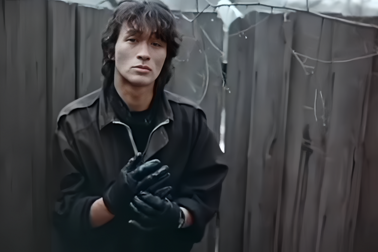 Тематическое фото кадр из клипа группы &quotКино&quot - песня &quotМесто для шага вперед&quot (16+)