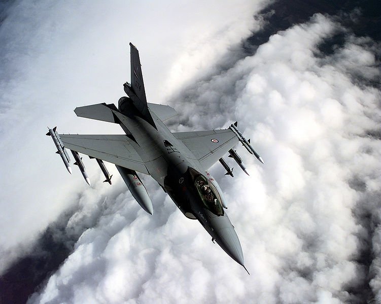 F-16 Википедия, SRA GREG L. DAVIS
