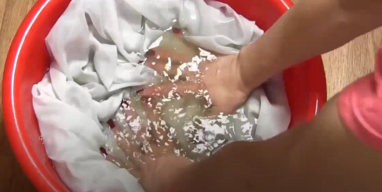 Умные хозяйки не стирают тюль, а кладут в тазик - чистый как при покупке, еще и гладкий скриншот видео с дзен-канала &quotМарина Жукова, Домохозяйка, Эксперт, Блогери&quot (12+)