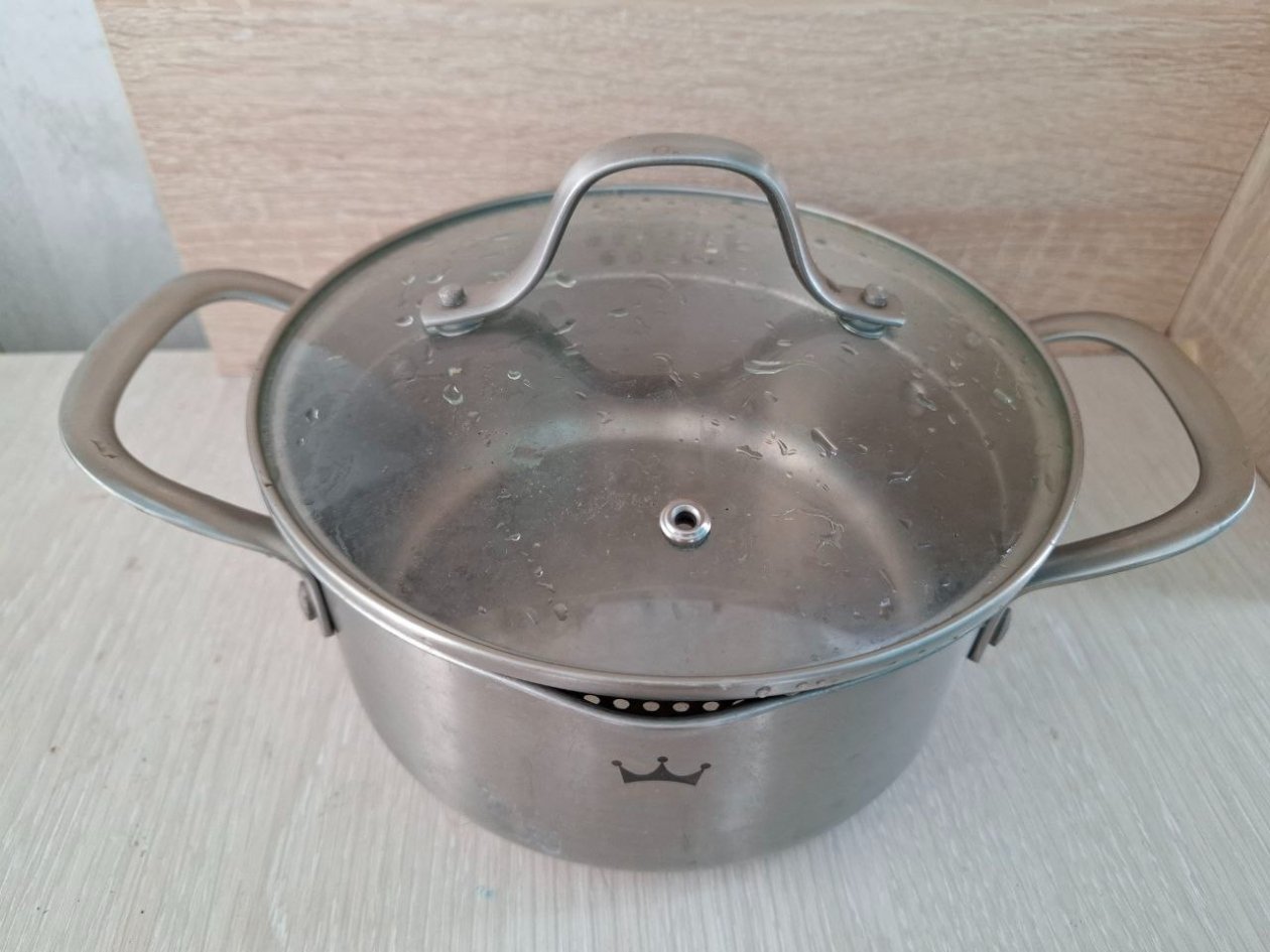 6 ложек в воду - и кипятим: стеклянные крышки чисты как в день покупки, даже под ободком грязи нет ИА KrasnodarMedia