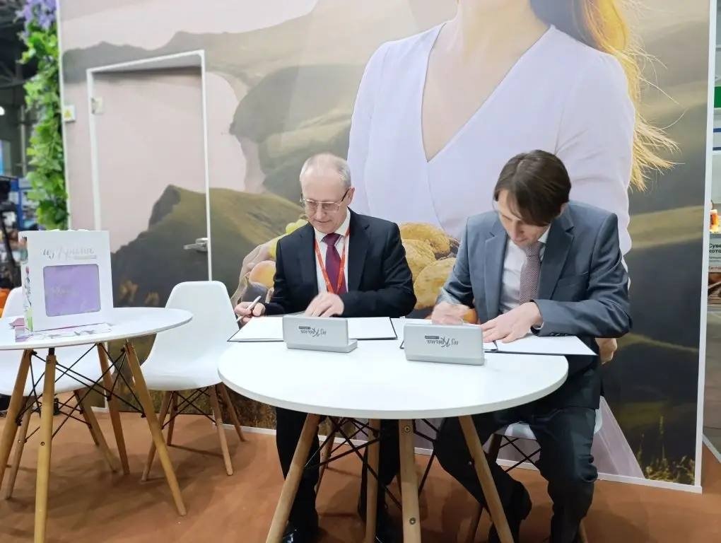 На выставке подписали соглашение о сотрудничестве Минтуризма Крыма