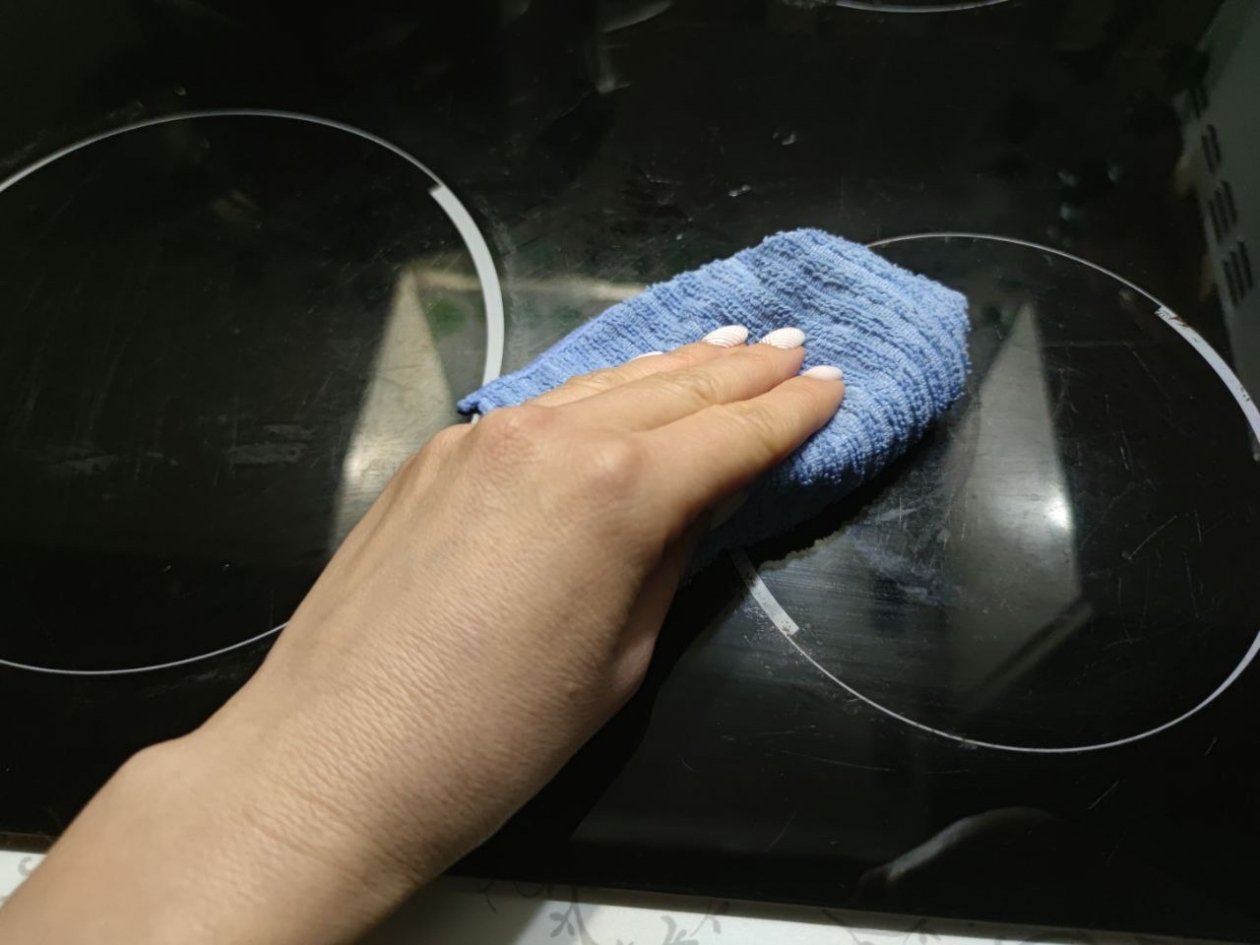 Газировку не пью, а смешиваю с зубной пастой - теперь на кухне всегда чисто ИА SevastopolMedia