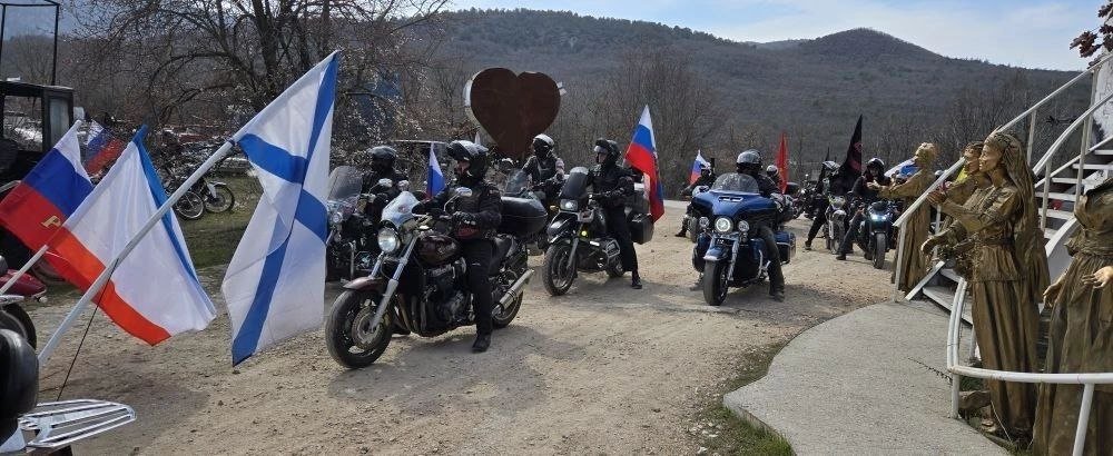 Байкеры участвовали в праздновании Крымской весны Соцсети Арсения Козловского