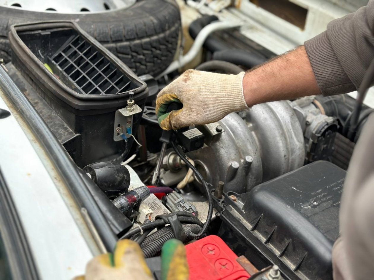 Тест на внимательность: 1 деталь под капотом, которую 90% водителей забывают проверить перед дальней дорогой ИА SevastopolMedia