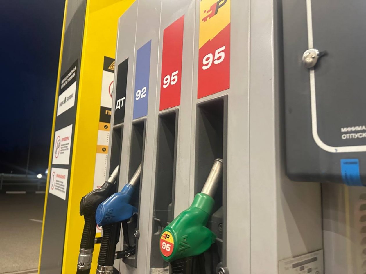 &quotЛьем из одного чана&quot: сотрудник АЗС проговорился, за что водители переплачивают миллионы ИА SevastopolMedia