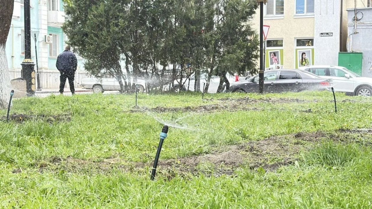 В Керчи монтируют системы автополива Соцсети О. Каторгина