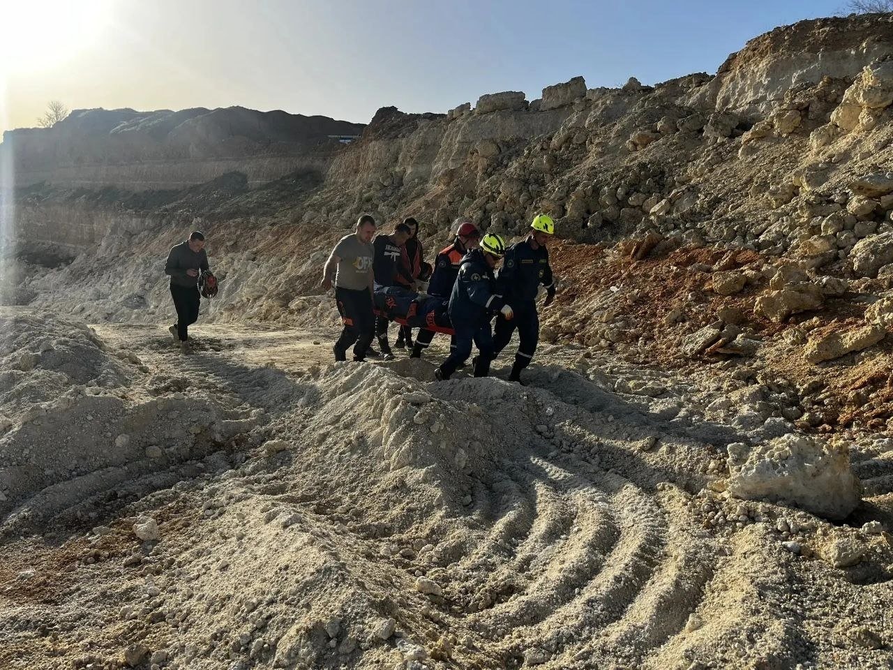 Спасатели пришли на помощь мотоциклисту МЧС Крыма