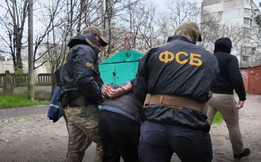 Планировавшего теракты и покушения крымчанина задержали сотрудники ФСБ