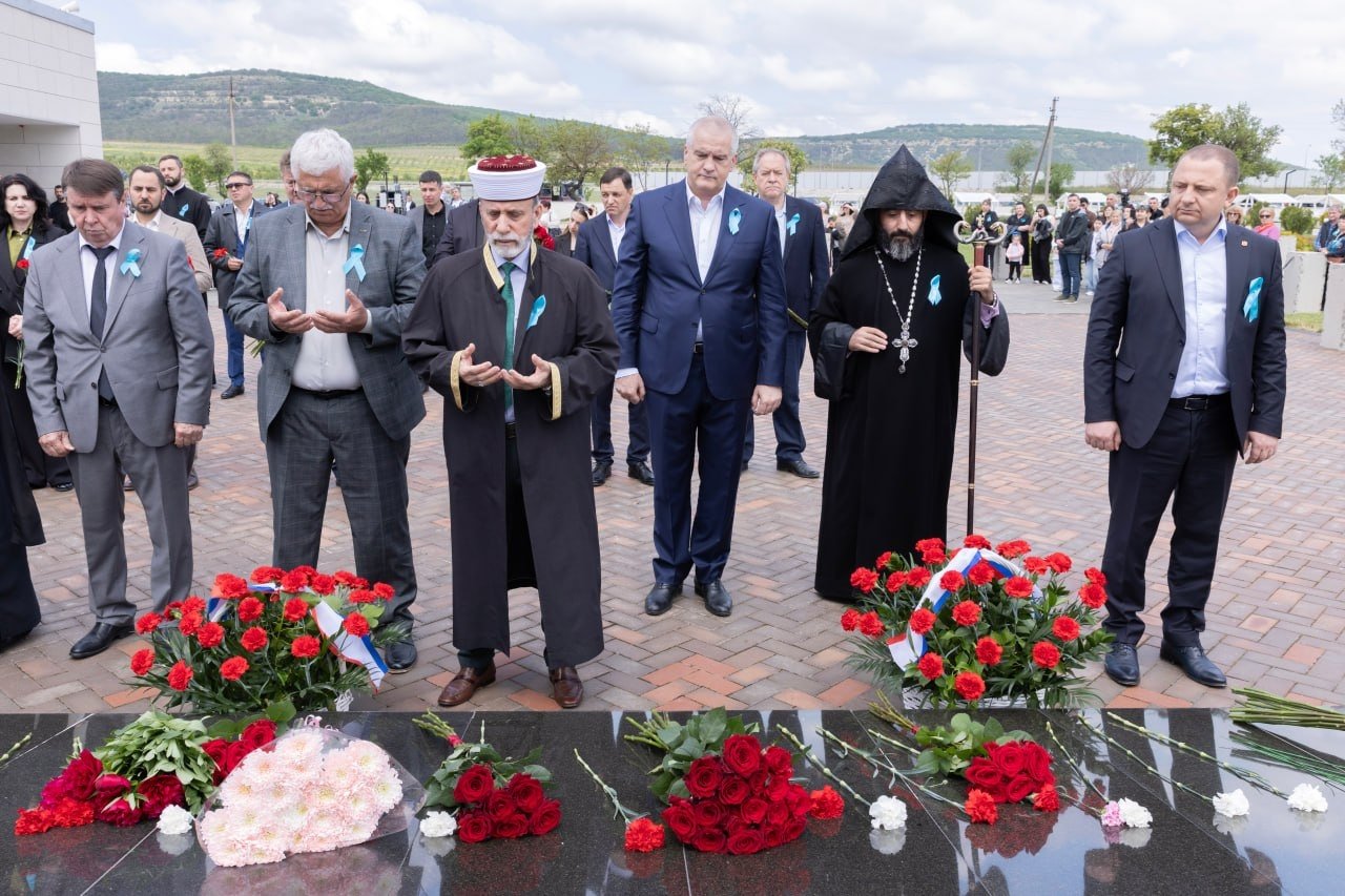 На полуострове почтили память жертв депортации народов Крыма