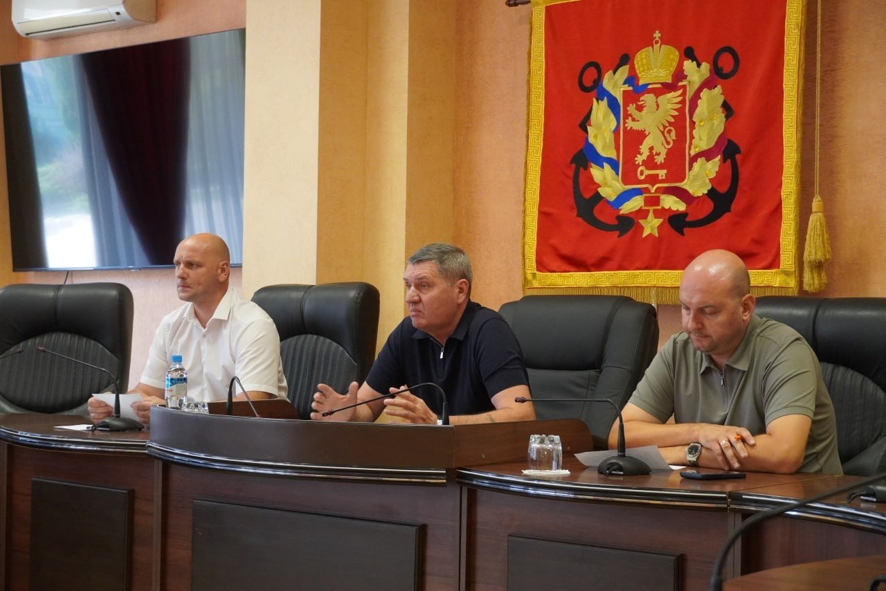 Новый куратор встретился с местными властями Соцсети И. Кошеля