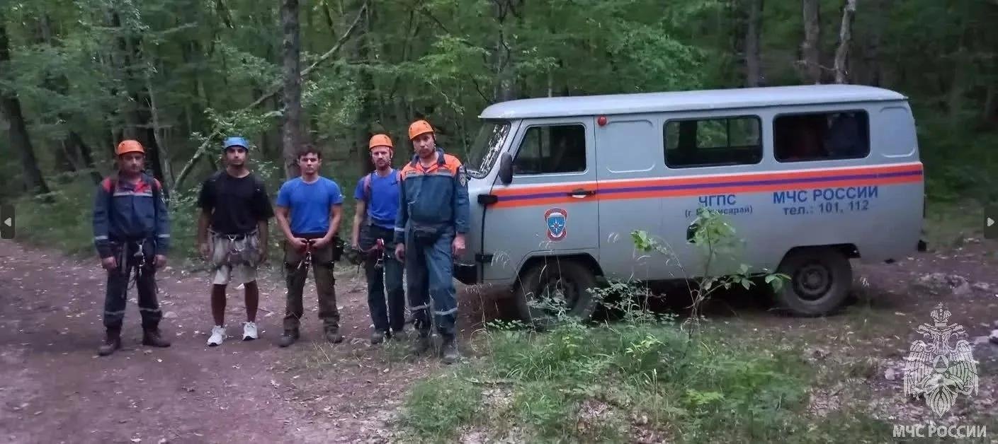 На помощь пришли спасатели ГУ МЧС России по Республике Крым
