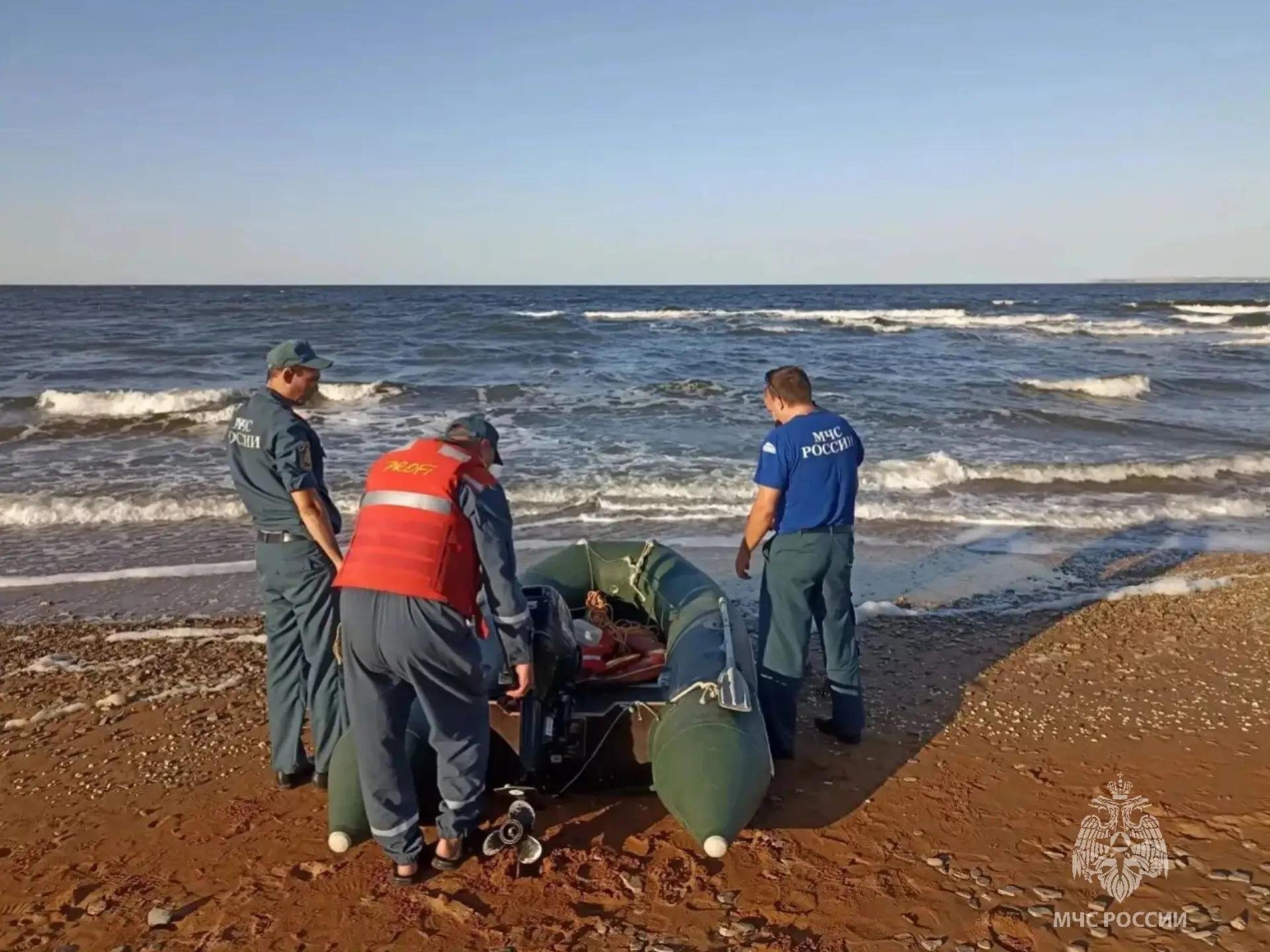Мужчин унесло в море ГУ МЧС России по Республике Крым