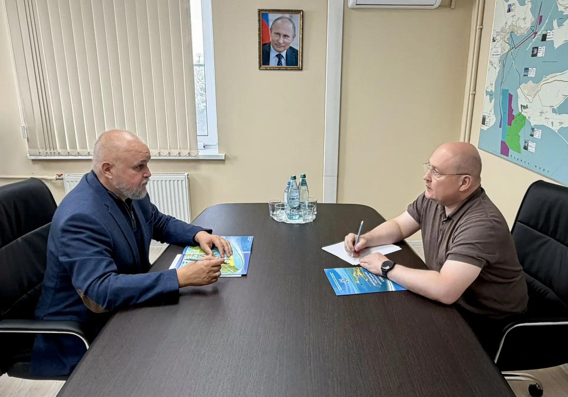 Губернатор обсудил с министром подготовку к отопительному сезону Соцсети М. Развожаева