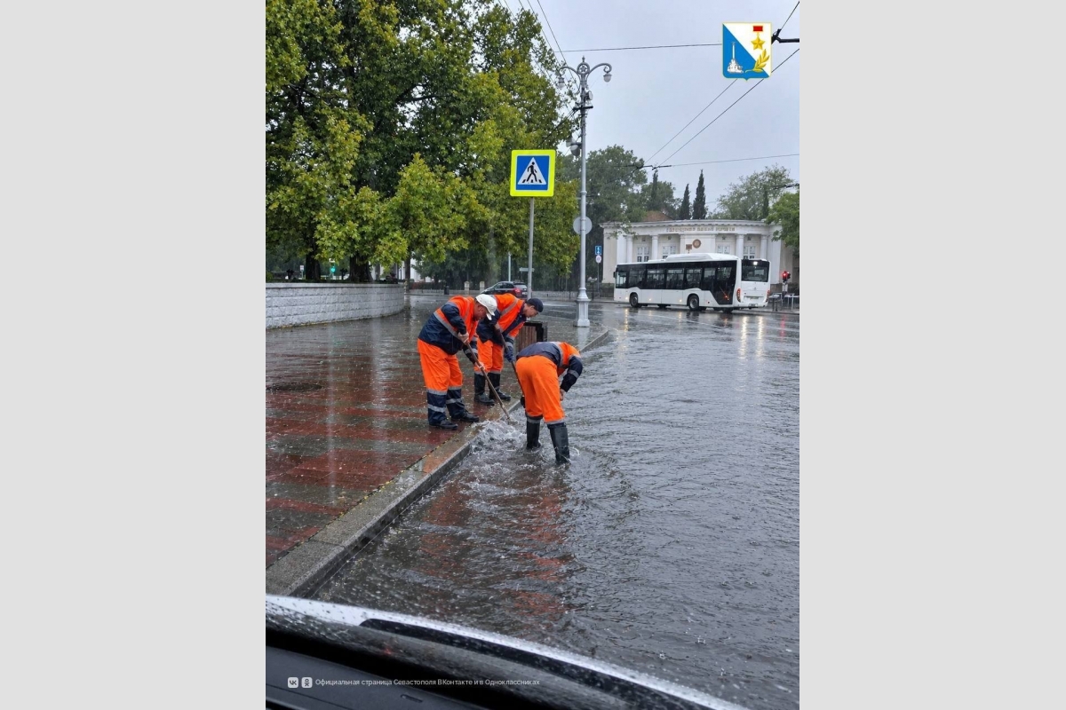 В Севастополе устраняют последствия непогоды Правительство Севастополя