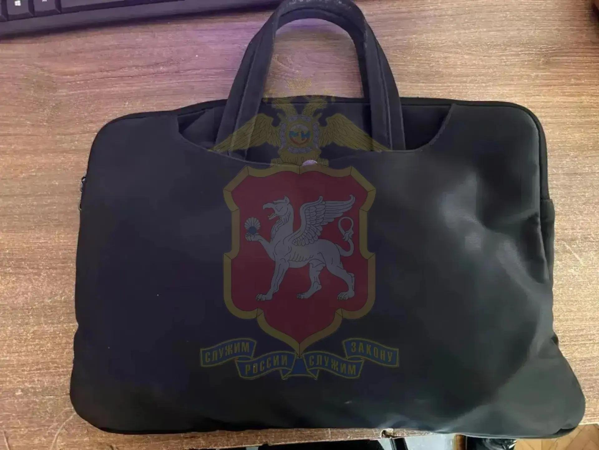 У симферопольца в транспорте укали сумку МВД Крыма